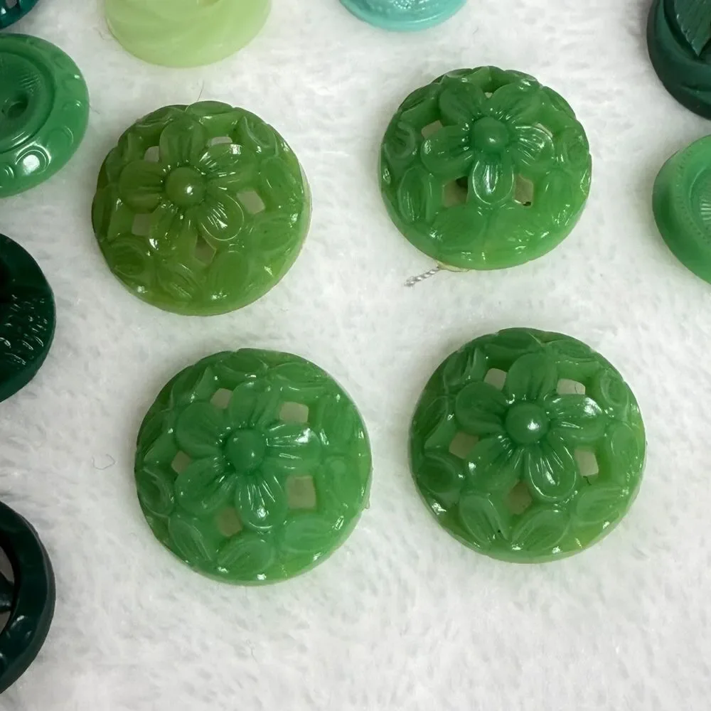 Vintage Green Buttons Mixed Lot 29 Pc Lucite Plastic Floral Shank Craft